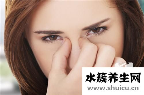 鼻梁上有橫紋