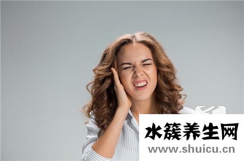 耳朵上長了個硬包