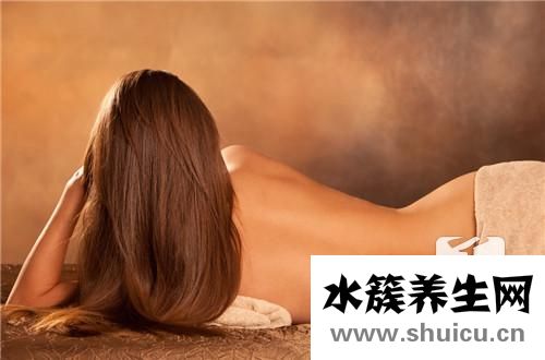 女性右肩胛骨下方疼痛