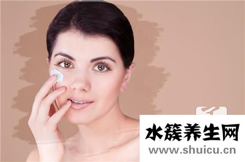 臉上有小顆粒