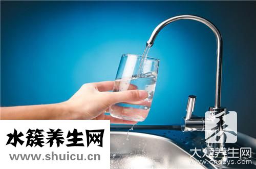 涼水洗腳