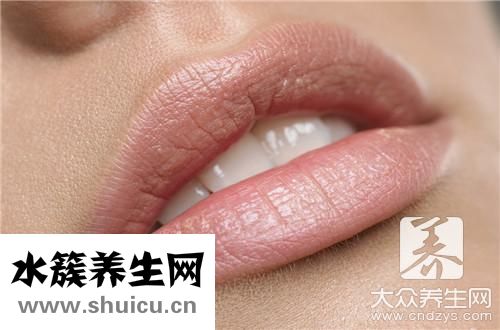 嘴唇癢