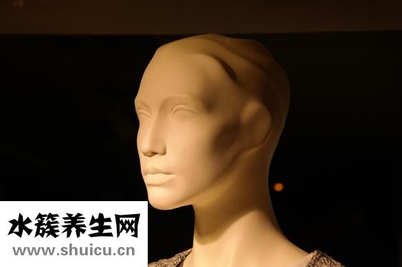 天突穴的位置