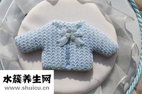 新生兒吐奶怎么回事