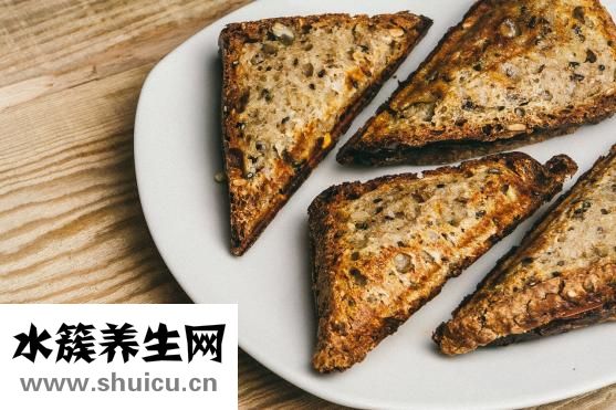 潘粵明怎么成名的